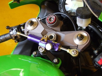 Kit montage pour amortisseur de direction Hyperpro KAWASAKI ZX-10R 2006 2015;KAWASAKI ZX-6 R 2009 2012