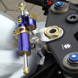 Kit fixation pour amortisseur de direction