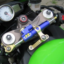 Kit fixation pour amortisseur de direction