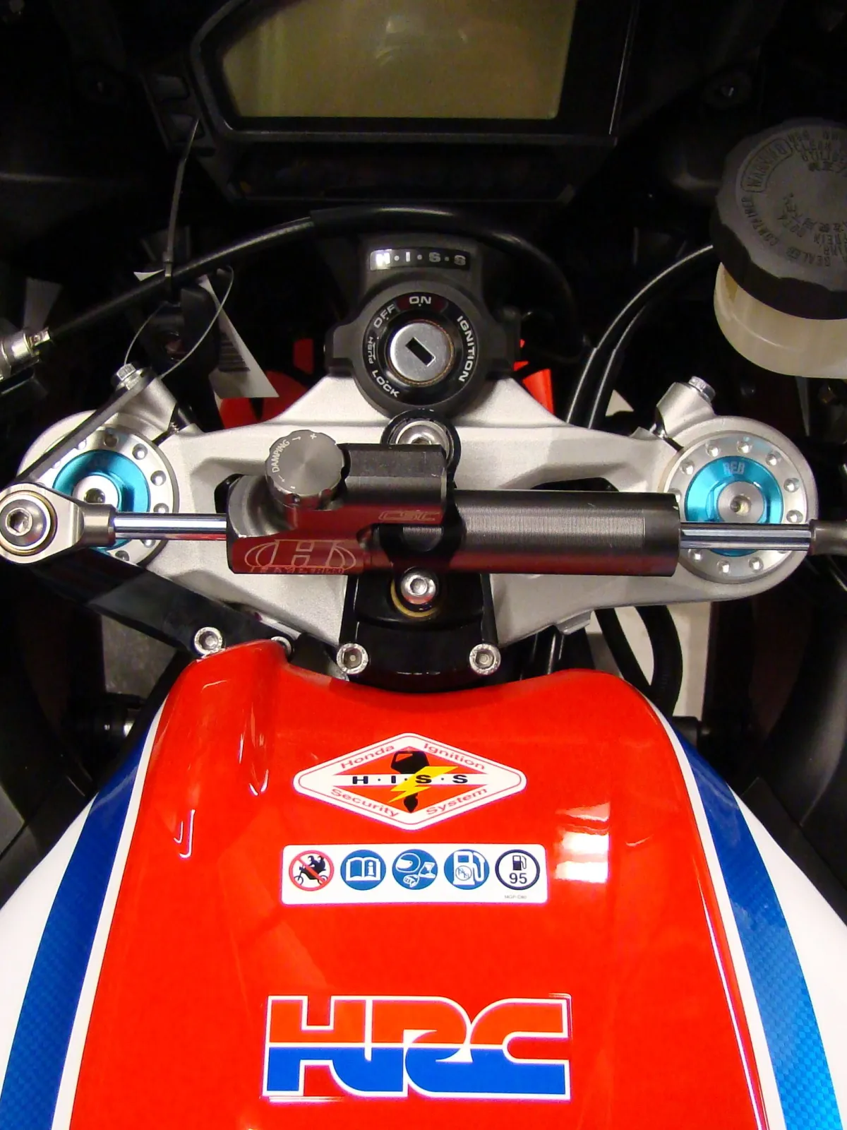 Kit fixation pour amortisseur de direction