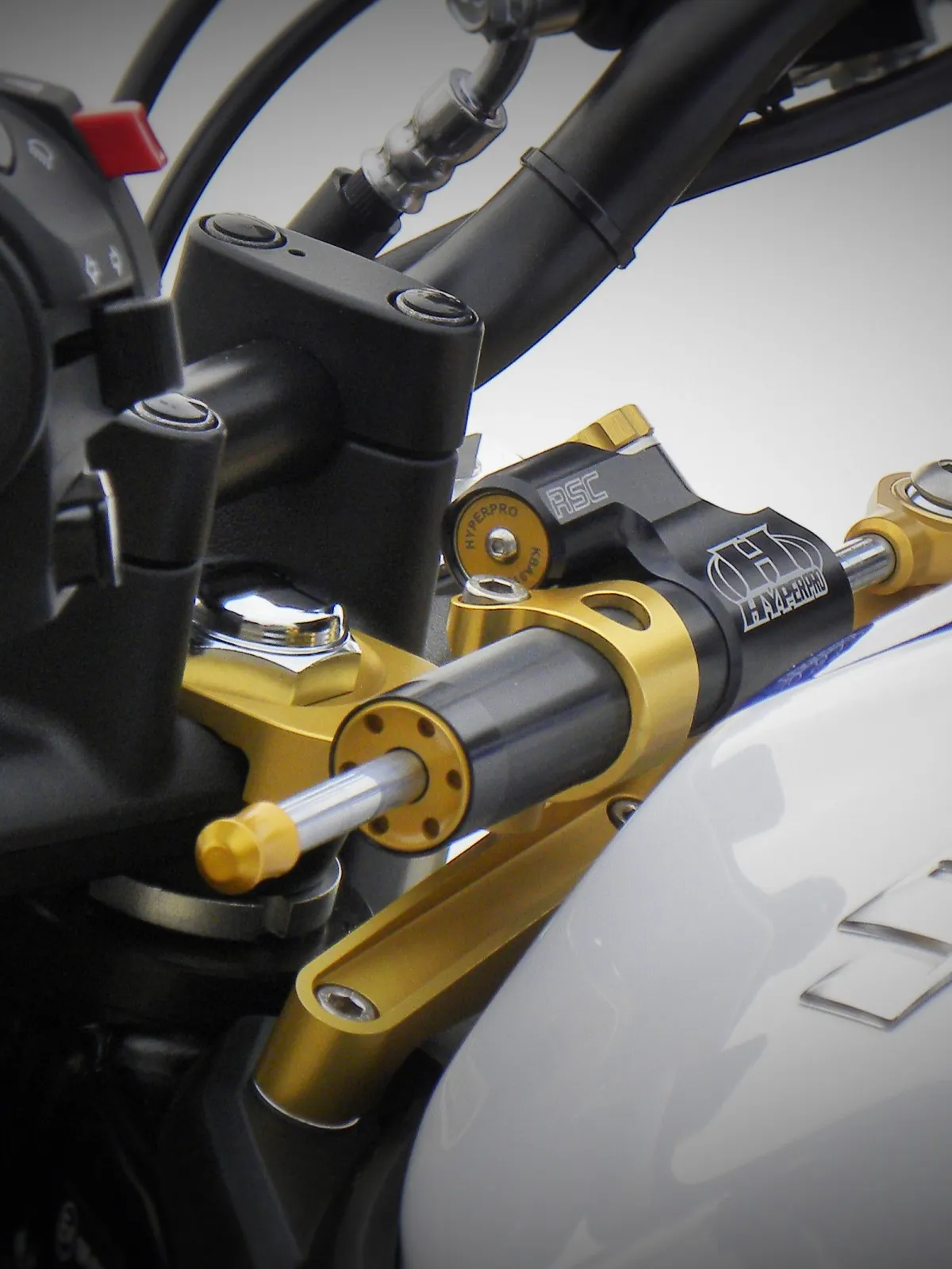 Kit montage pour amortisseur de direction Hyperpro SUZUKI SV 650 2016 2025