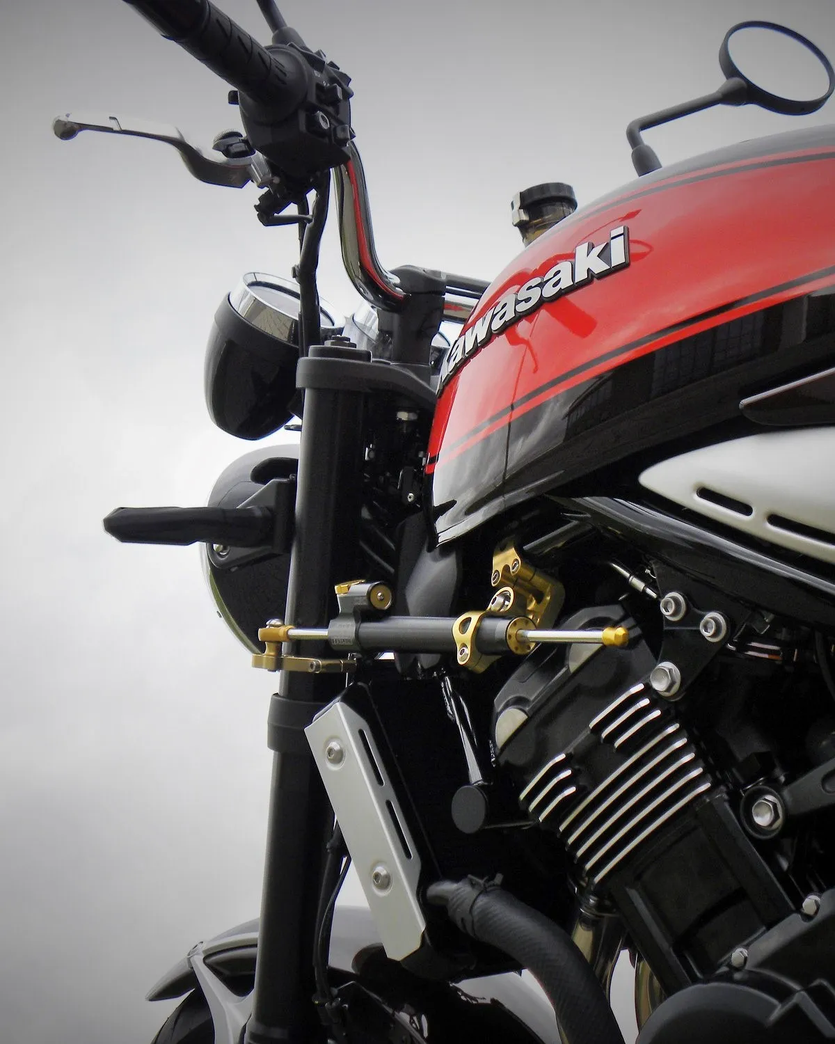 Kit fixation pour amortisseur de direction