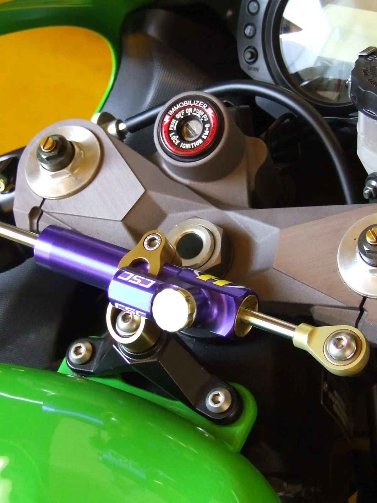 Kit montage pour amortisseur de direction Hyperpro KAWASAKI ZX-10R 2006 2015;KAWASAKI ZX-6 R 2009 2012
