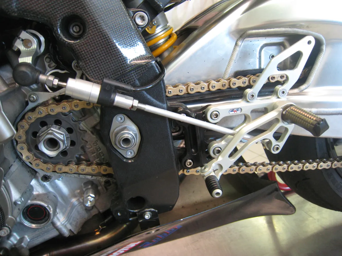 Commandes reculées Robby Moto modèle EVO BMW S1000 RR 2010 2014